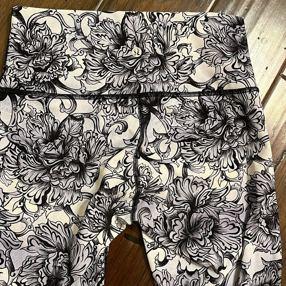 Lululemon Wunder Under Crop Hi-Rise Full-On Luxtreme 21" Starlight Multi Size 6 - Picture 8 of 9